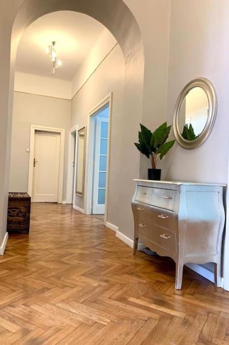 Florianska Grand Apartment 2 クラクフ エクステリア 写真
